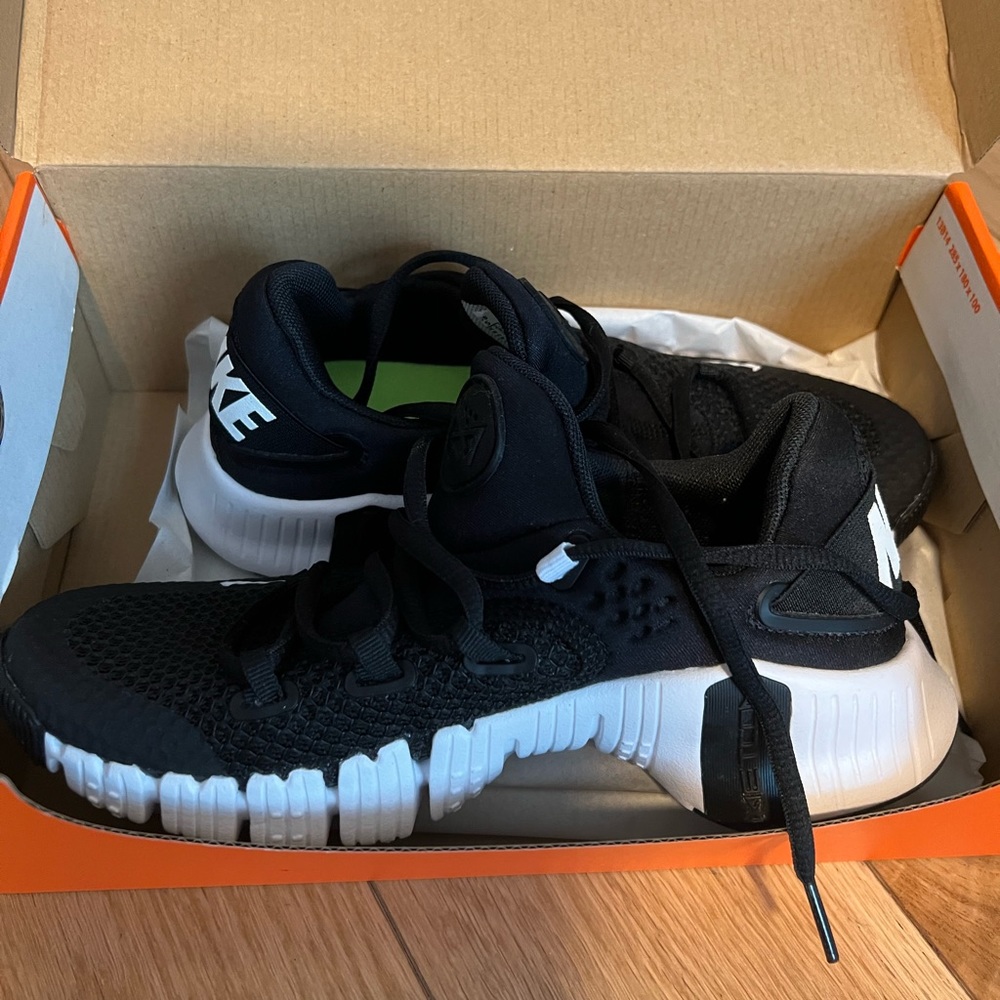 Nike Metcons! Never been worn!!